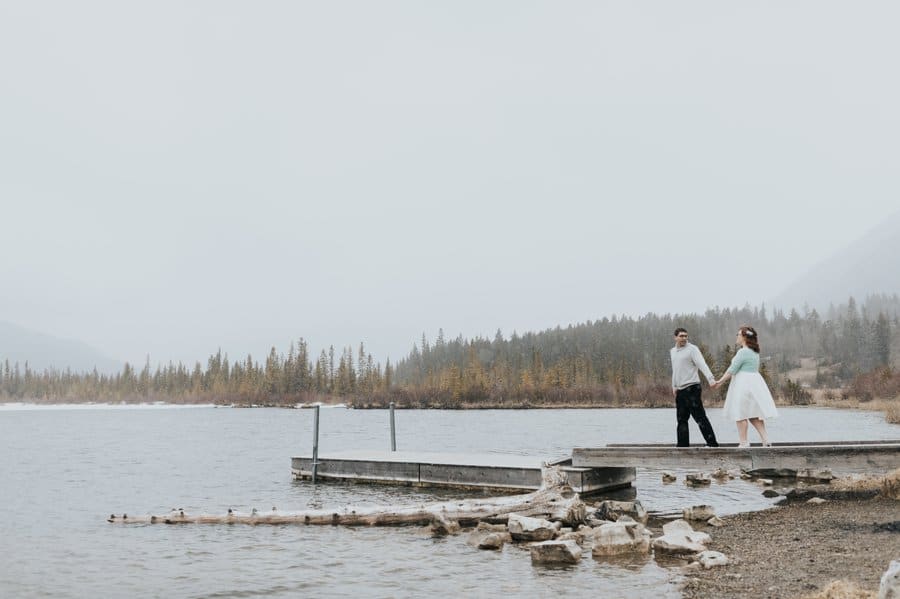 Vermilion Lakes Banff couples photos during the snowy month of April in the mountains
