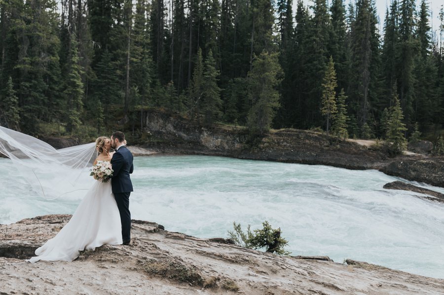 Emerald Lake Lodge intimate wedding portraits at natural bridge