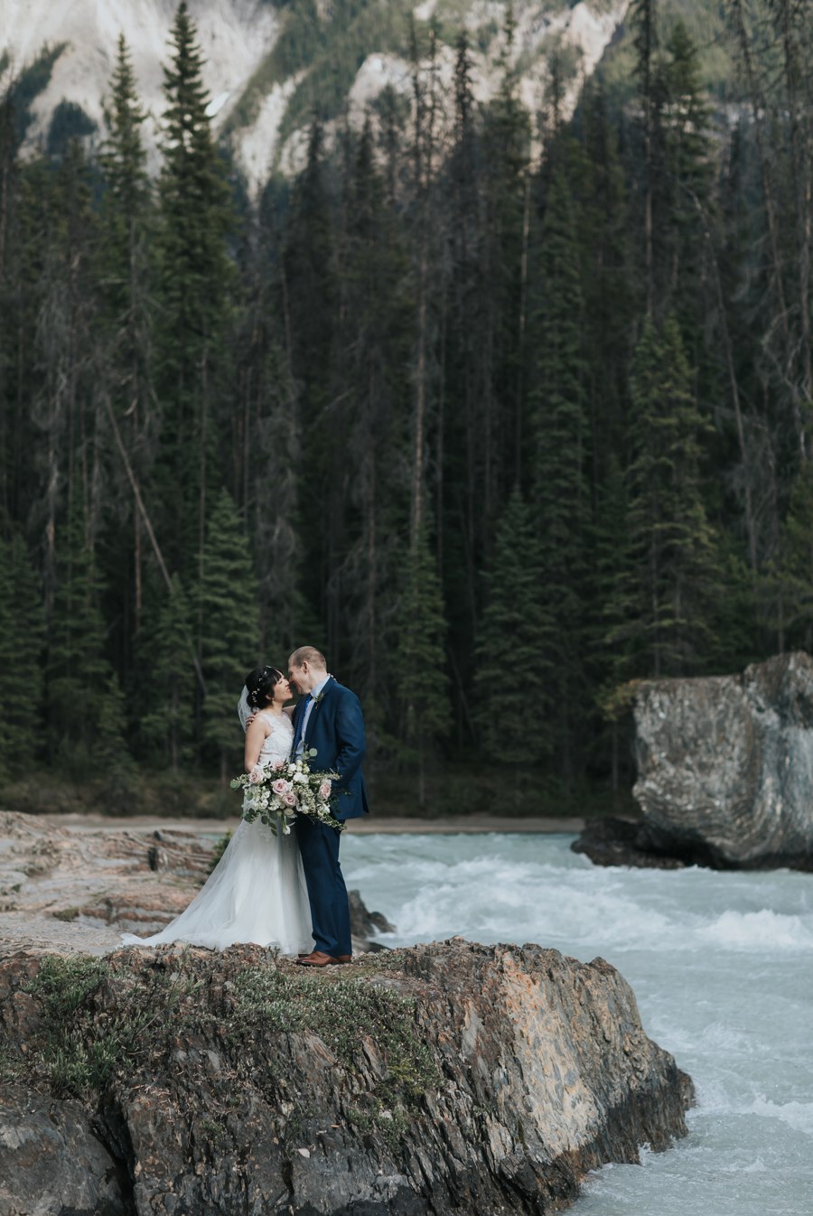 emerald lake lodge intimate wedding natural bridge portraits