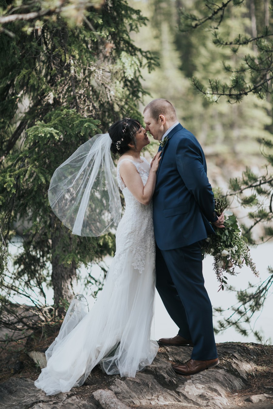 emerald lake lodge intimate wedding natural bridge portraits