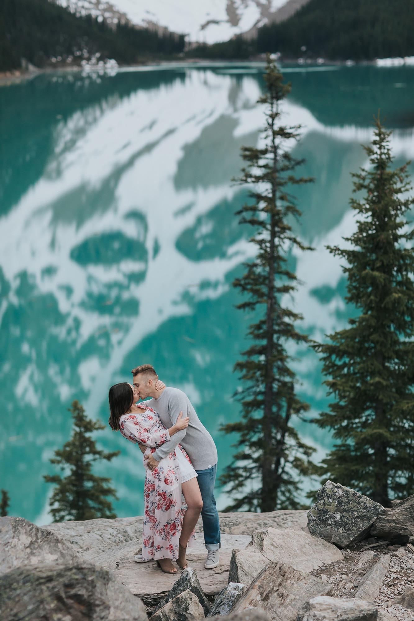 mountain couples session moraine lake banff national park