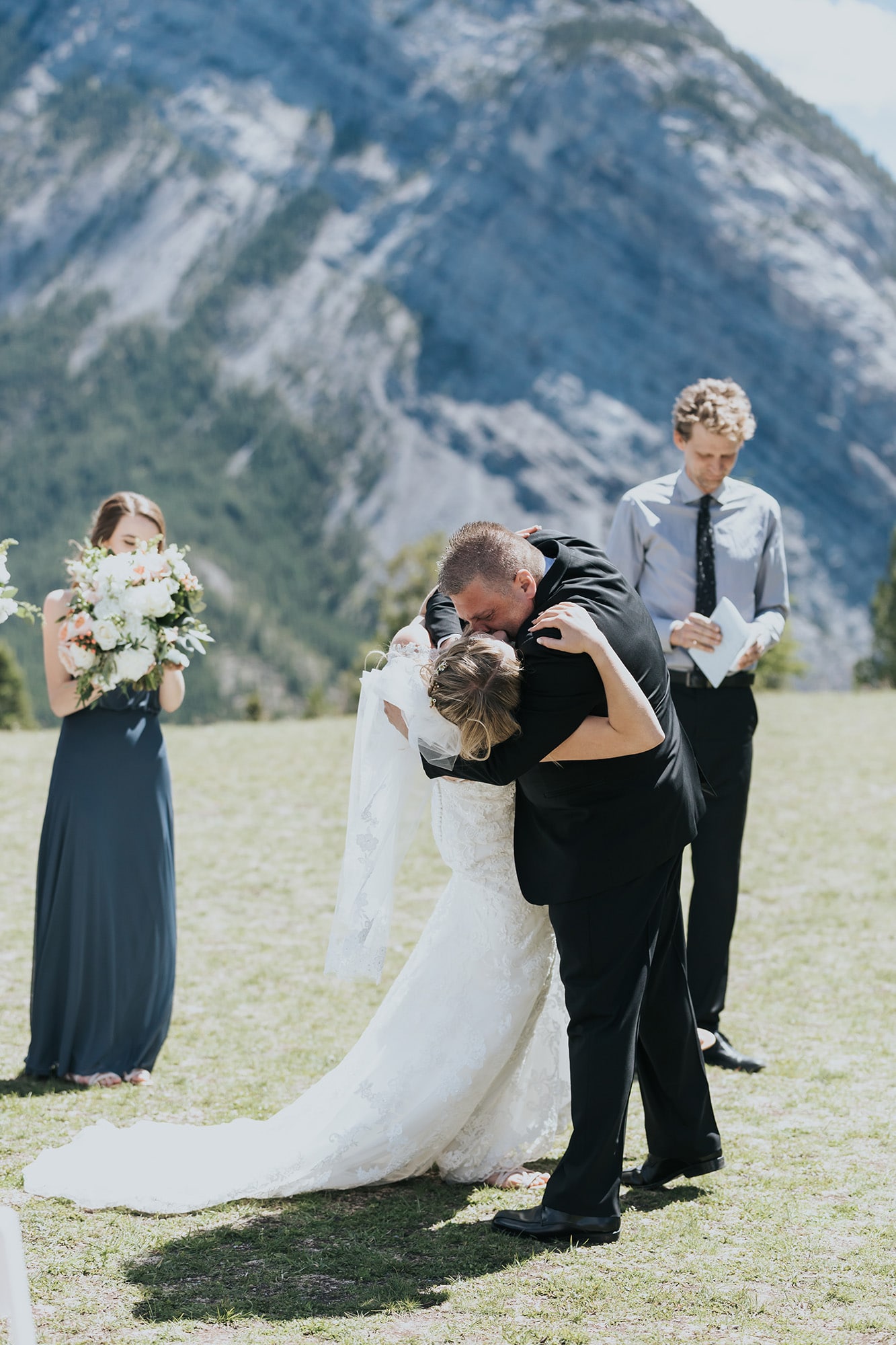 outdoor wedding in banff tunnel mountain