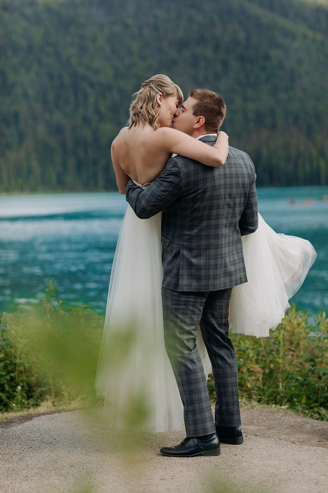 emerald lake autumn wedding bride groom couples photos