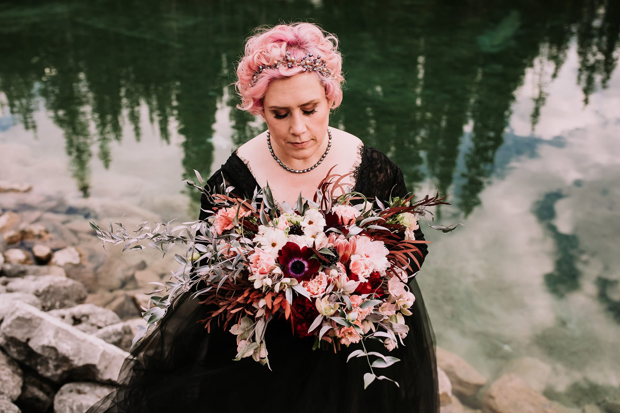 plus size bride n black wedding gown with pink hair dark moody wedding bouquet at Emerald Lake