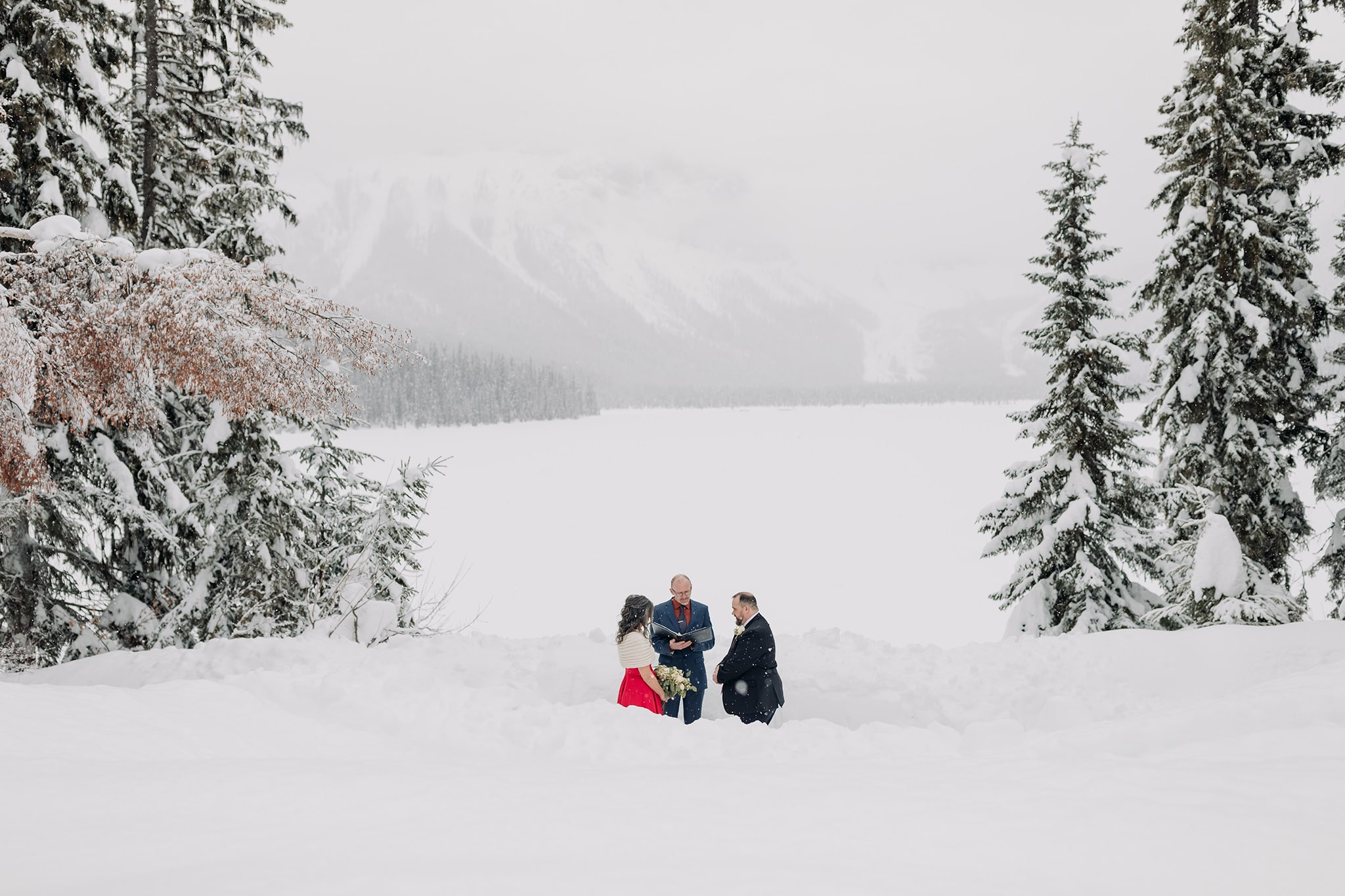 Emerald Lake Lodge winter outdoor wedding ceremony at the snowy VIewpoint