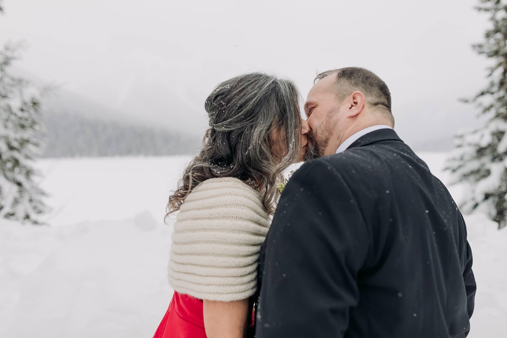 Emerald Lake Lodge winter outdoor wedding ceremony at the snowy Viewpoint