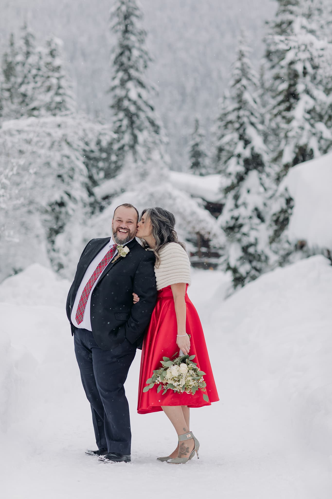winter outdoor wedding ceremony at Emerald Lake Lodge