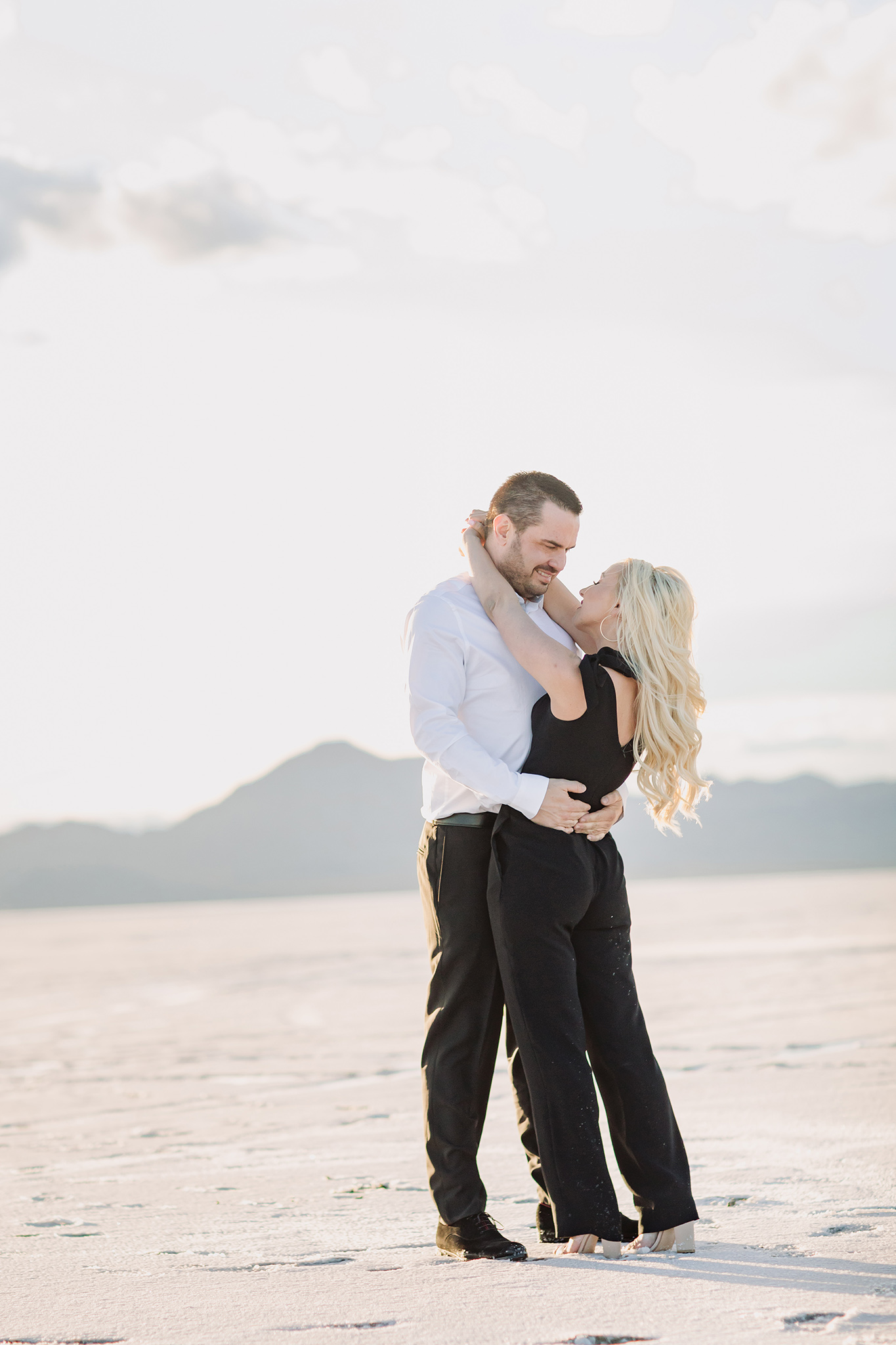 Bonneville Salt Flats Utah elegant couples engagement session by ENV Photography What to wear for engagement photos