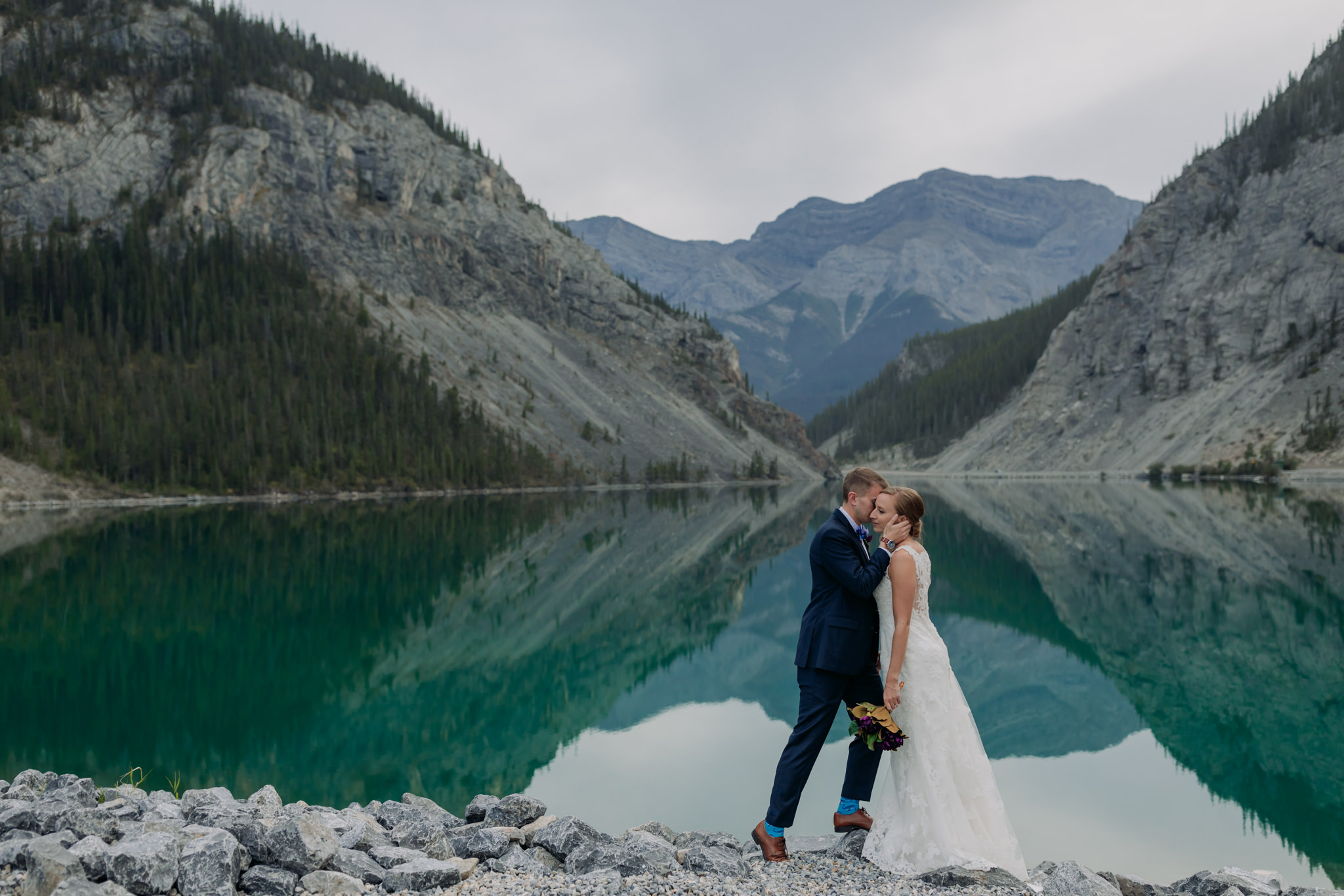 A Guide to Eloping in the Canadian Rockies | Mountain Wedding photographed by ENV Photography | Kananaskis autumn elopement at Whiteman's Pond in the mountains with amazing green water & reflections