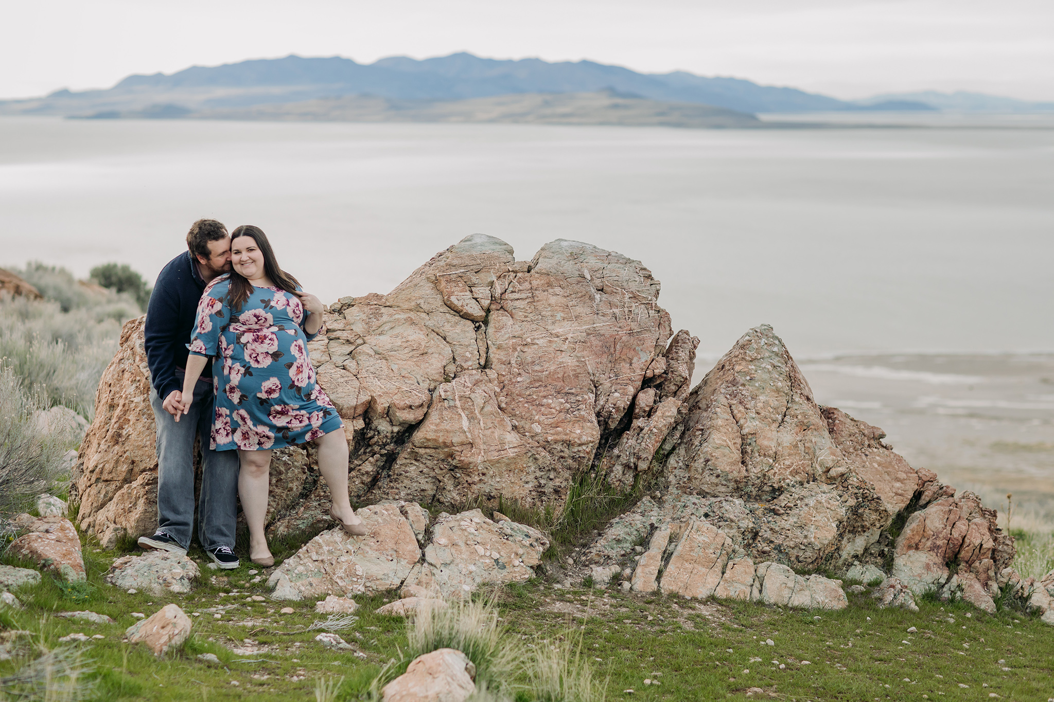 Breathtaking Buffalo Point Utah couples portraits in Spring. Exploring Utah with ENV Photography.