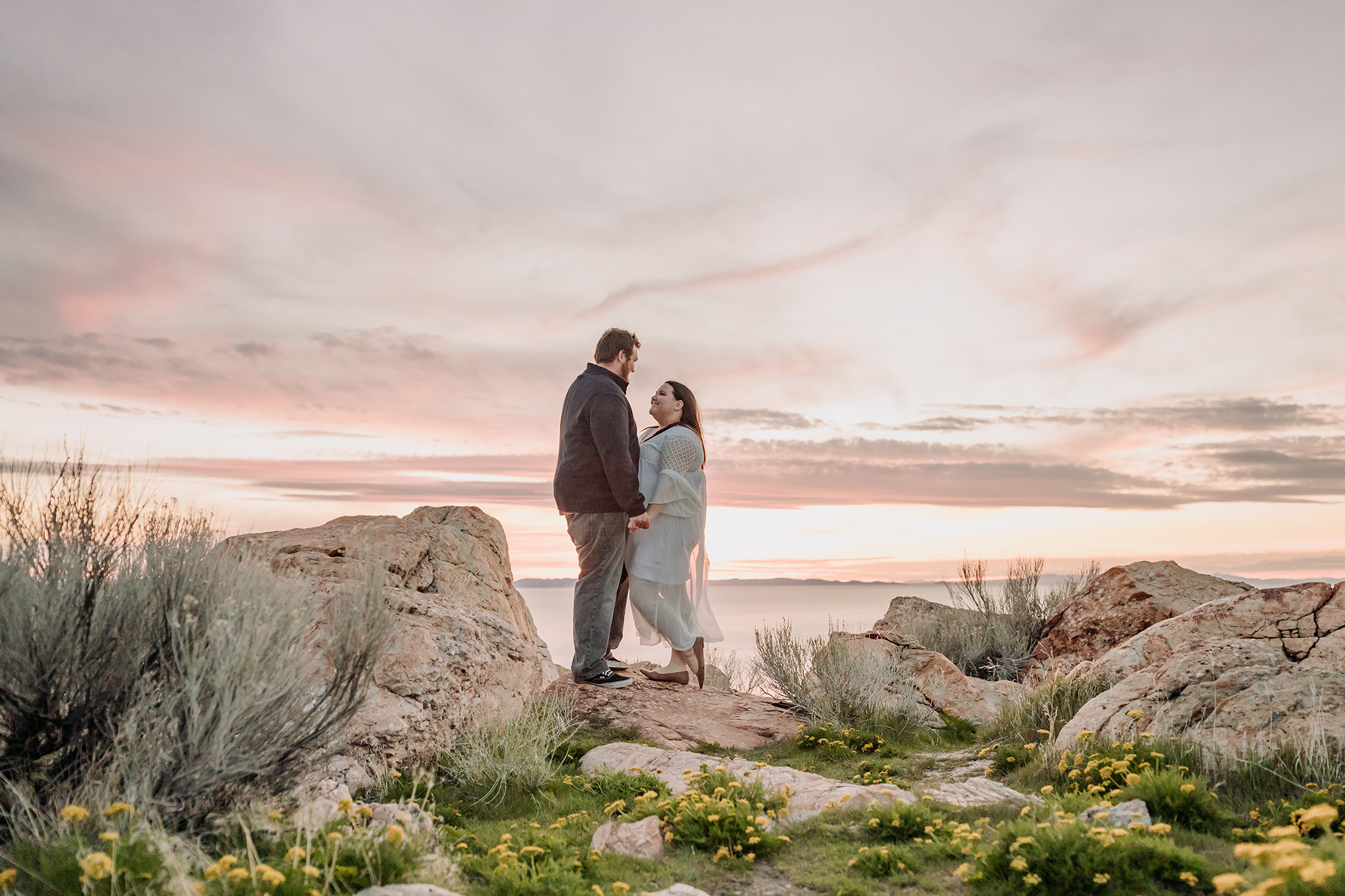Breathtaking Buffalo Point Utah couples portraits in Spring. Exploring Utah with ENV Photography. Sunset over Great Salt Lake.