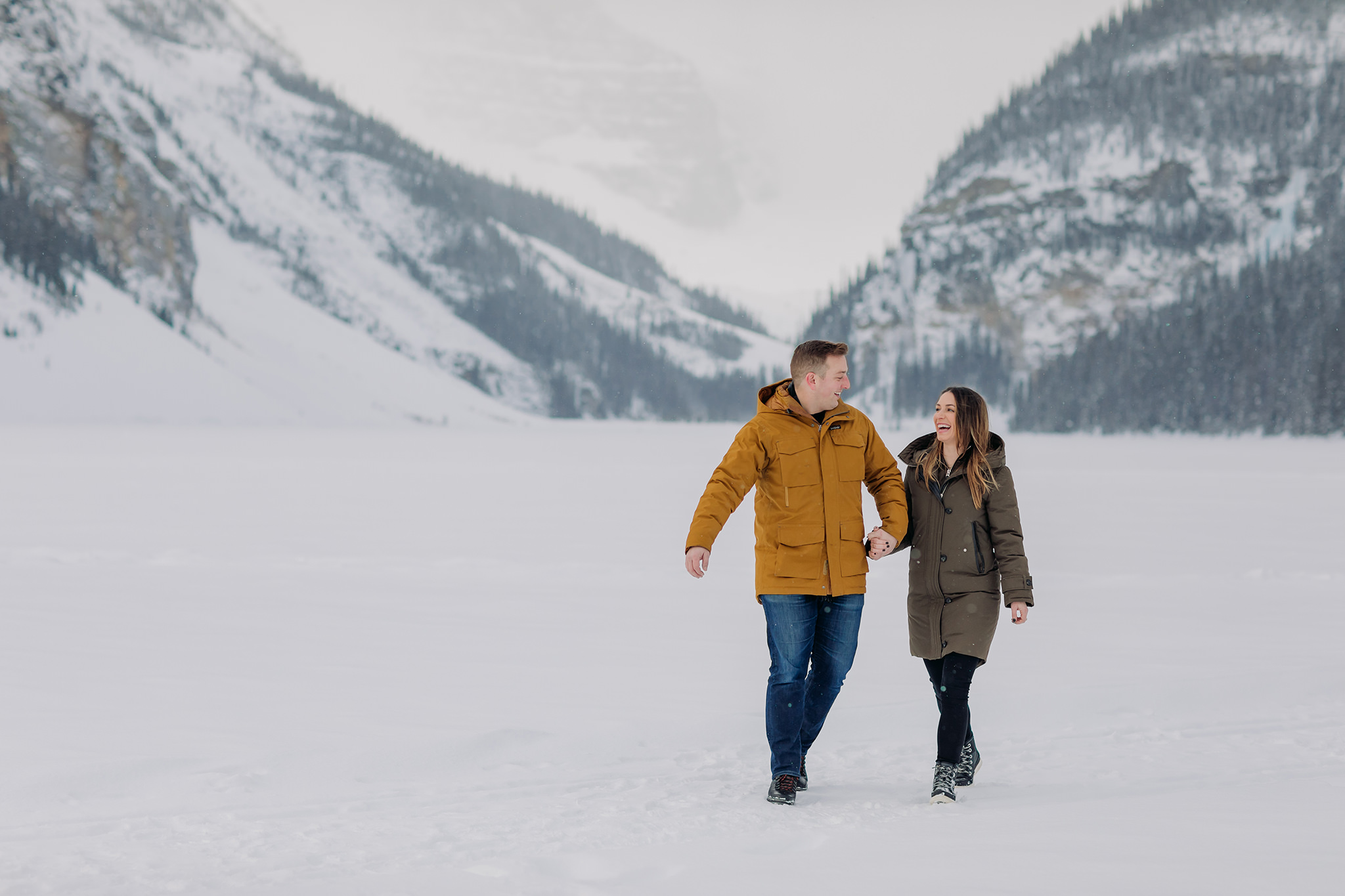 winter couples photo session in the snowy mountains