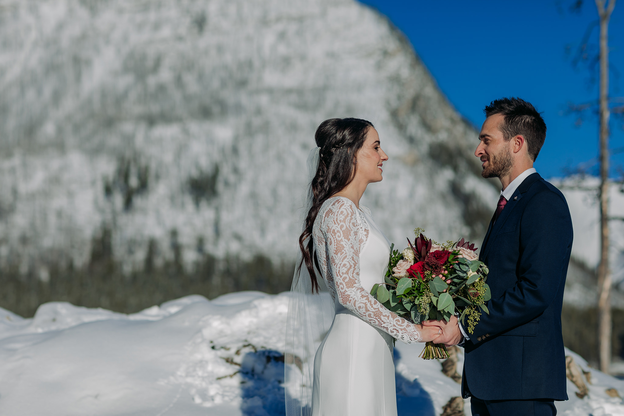 Lake Minnewanka Winter wedding in Banff with outdoor ceremony