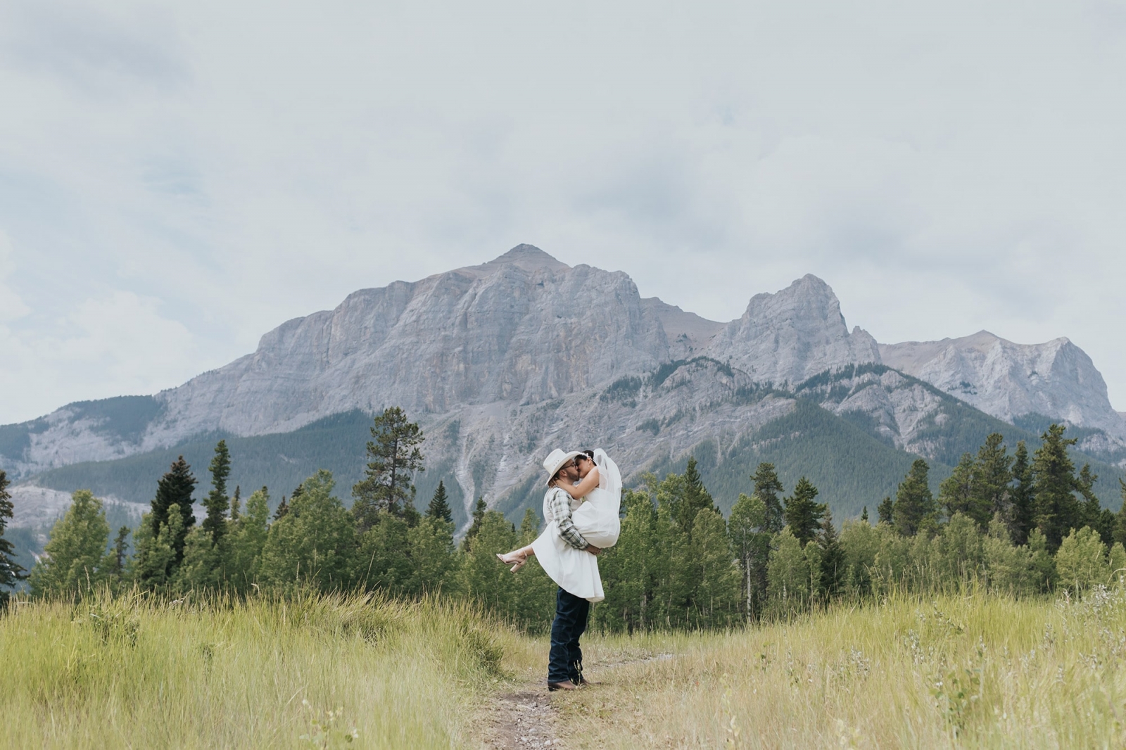 Rundleview Parkette wedding Canmore | Canmore wedding photography