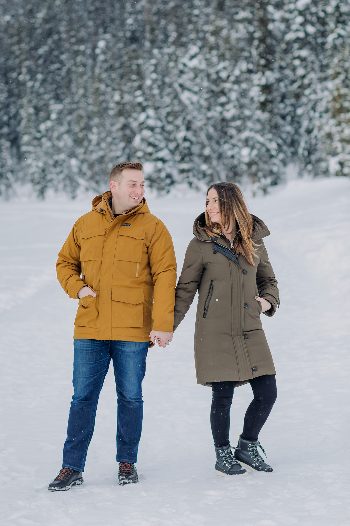 winter couples photo session in the snowy mountains