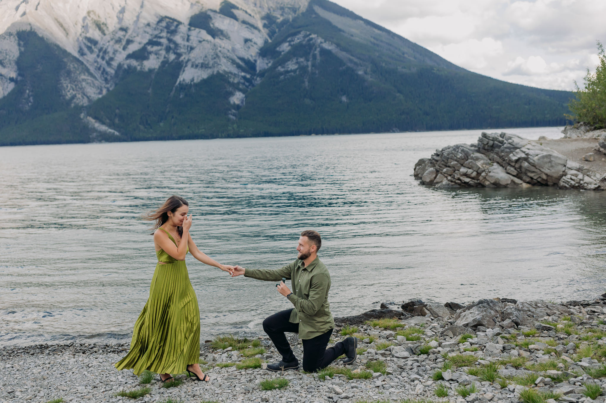 proposing in Banff national Park - Surprise Proposal Photographer & Proposal Guide