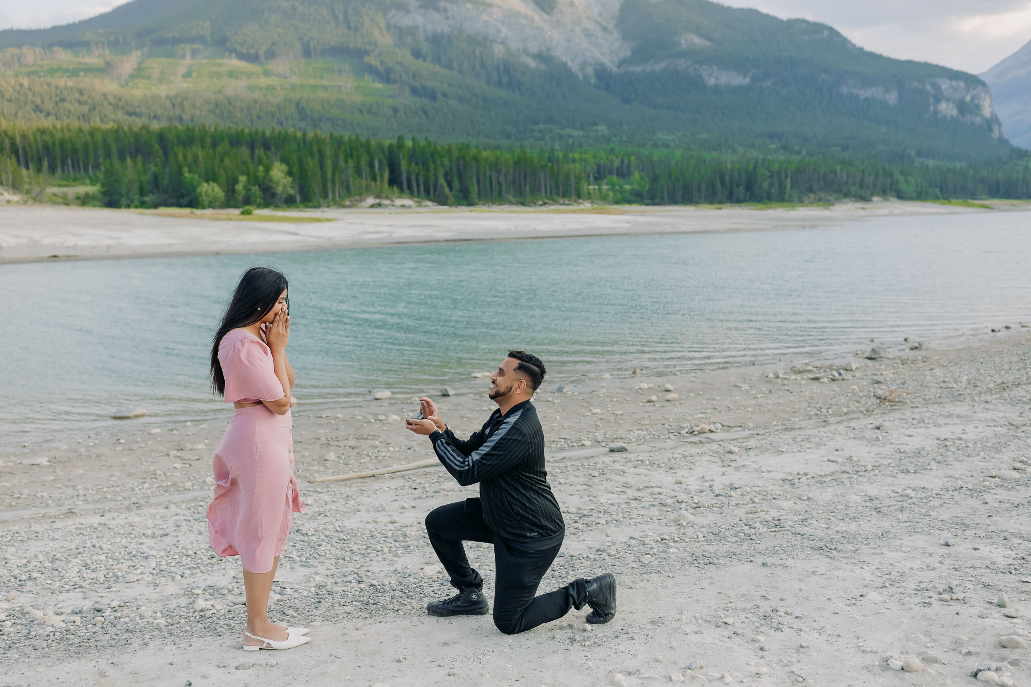 proposing in Banff national Park - Surprise Proposal Photographer & Proposal Guide